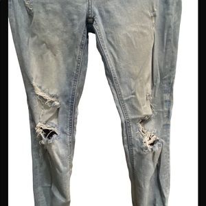Ripped Low rise boyfriend light washed jeans